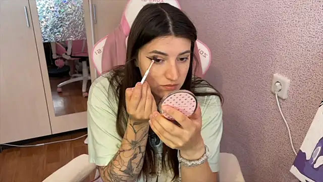 Katrin  kiss online show from April 2026 10:18:02 AM