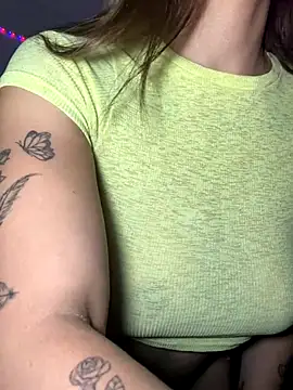 Snapshot of melisabunnny chatting on December 2024 03:21:02 AM melisabunnny online show from December 2024 03:21:02 AM