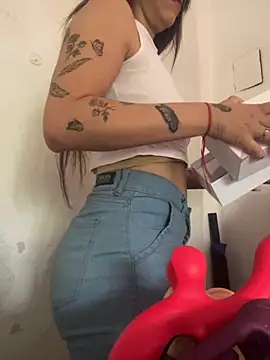 Snapshot of melisabunnny chatting on November 2025 11:43:02 AM melisabunnny online show from November 2025 11:43:02 AM