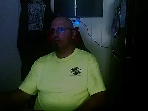 KrazyLegz online show from September 2025 12:43:02 AM