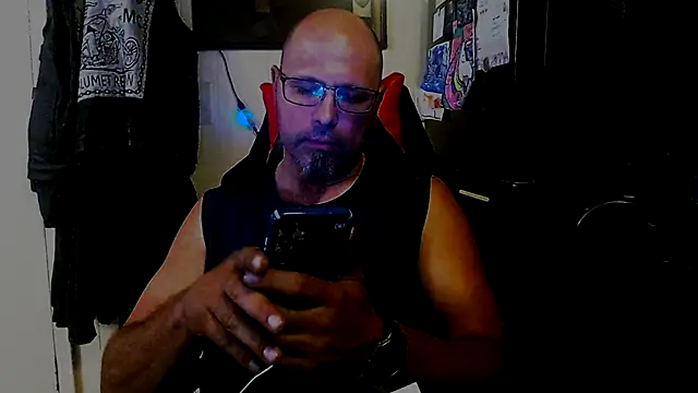 KrazyLegz online show from October 2025 11:55:01 PM