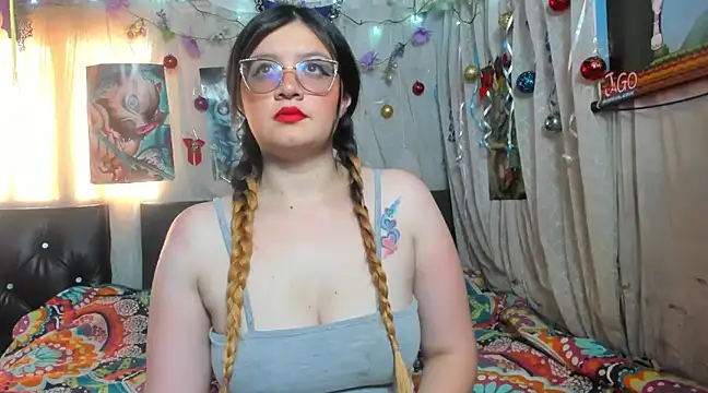 Snapshot of NinaGauther chatting on December 2024 05:33:02 PM NinaGauther online show from December 2024 05:33:02 PM