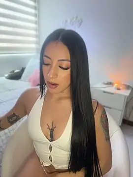 keilelewis online show from April 2026 07:04:02 PM