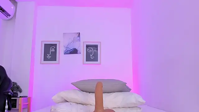 emelie 89 online show from March 2025 03:58:02 PM