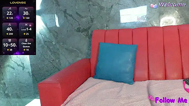 Danielaa a online show from November 2025 11:58:02 PM