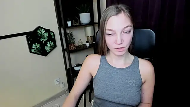 EmillyPlay online show from February 2025 05:16:01 PM