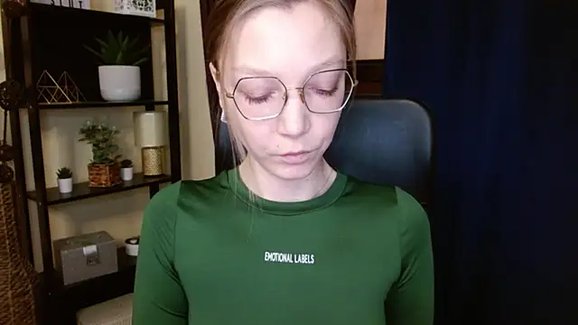 EmillyPlay online show from February 2026 07:01:01 AM