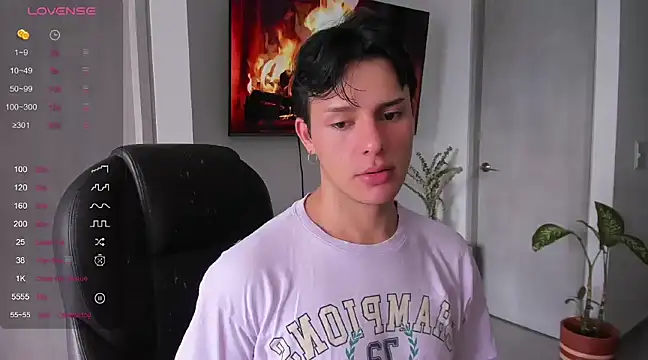 Snapshot of Alexxblue chatting on December 2024 06:14:01 PM Alexxblue online show from December 2024 06:14:01 PM