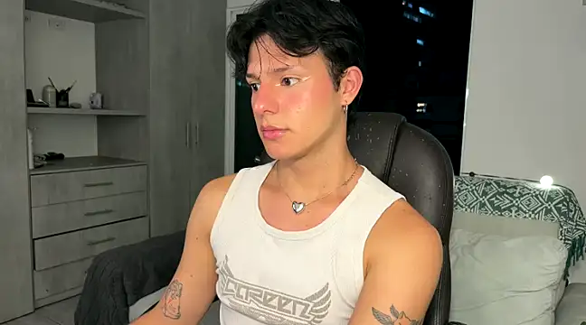 Snapshot of Alexxblue chatting on December 2024 01:57:02 AM Alexxblue online show from December 2024 01:57:02 AM