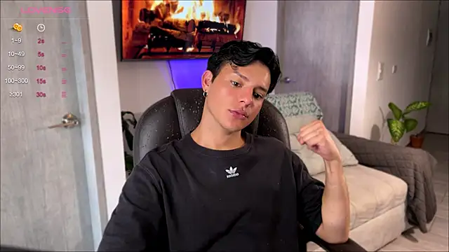 Snapshot of Alexxblue chatting on January 2025 09:44:02 PM Alexxblue online show from January 2025 09:44:02 PM