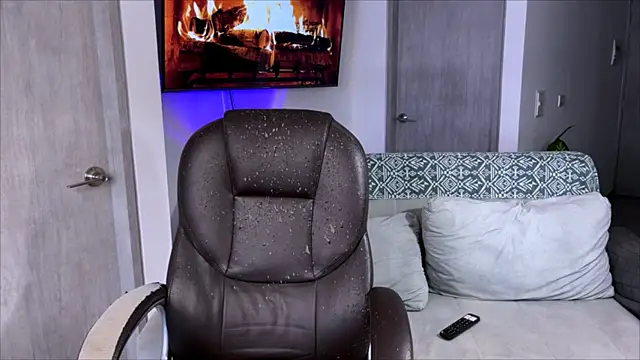 Snapshot of Alexxblue chatting on February 2025 03:43:01 PM Alexxblue online show from February 2025 03:43:01 PM