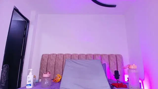 diane di online show from November 2025 07:16:02 PM