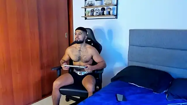 ethaanjones online show from December 2025 02:32:02 PM