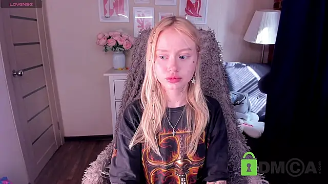 MalenaErnman online show from March 2025 11:00:01 AM