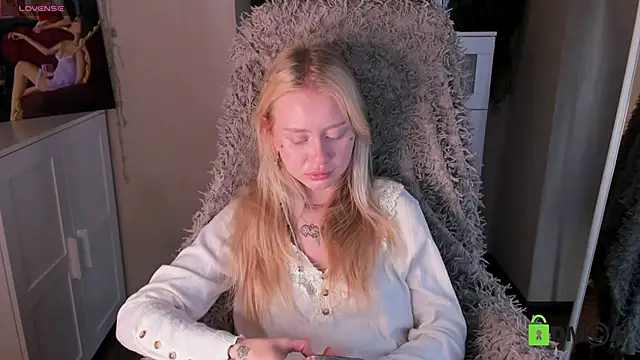 MalenaErnman online show from October 2025 10:35:02 AM