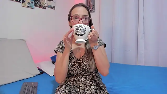 Jessica Herrera  online show from February 2025 09:31:01 PM