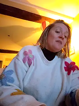 lady charlyne online show from December 2024 07:00:02 PM