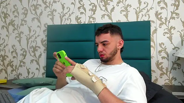 Michael magno online show from December 2024 01:55:02 PM