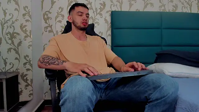 Michael magno online show from December 2024 07:51:01 PM