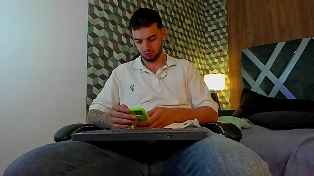 Michael magno online show from March 2025 08:07:02 PM