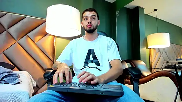 Michael magno online show from October 2025 08:43:02 PM