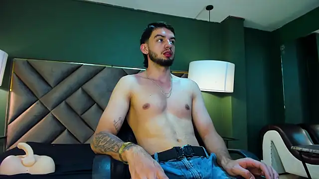 Michael magno online show from November 2025 09:46:01 PM