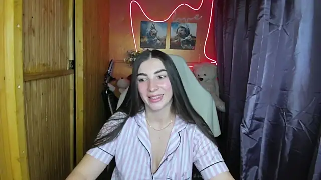 Fiery Brunette  online show from February 2025 08:45:02 PM