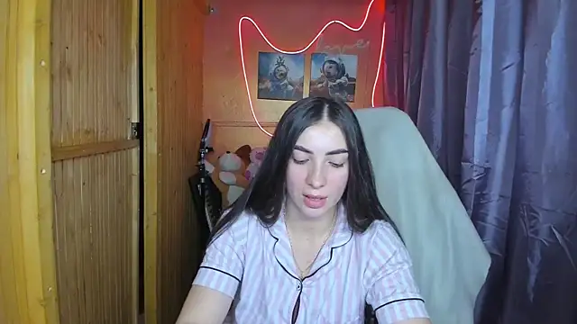 Fiery Brunette  online show from February 2025 09:35:01 AM