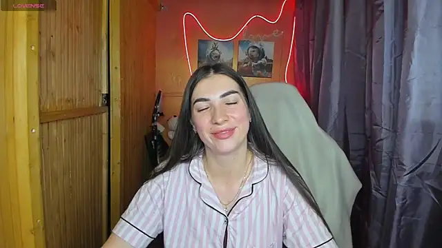 Fiery Brunette  online show from February 2025 06:50:02 AM