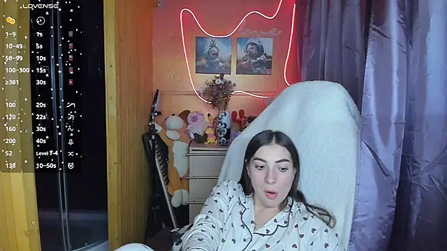 Fiery Brunette  online show from March 2025 02:34:01 PM