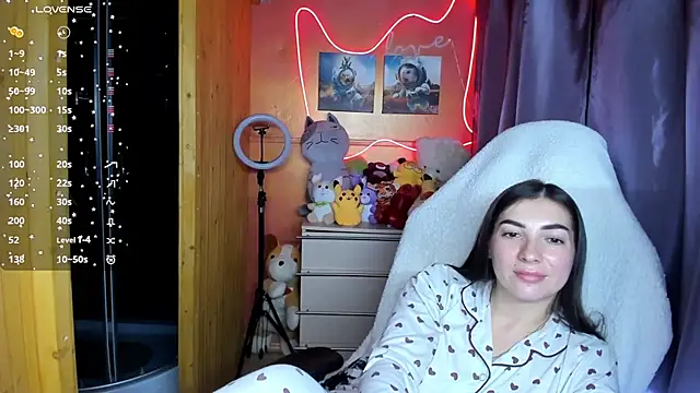 Fiery Brunette  online show from September 2025 05:47:02 PM