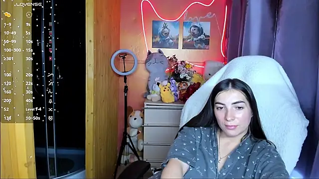 Fiery Brunette  online show from September 2025 09:36:02 AM