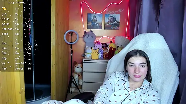 Fiery Brunette  online show from October 2025 01:20:01 PM