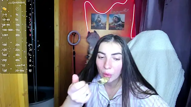 Fiery Brunette  online show from October 2025 08:57:02 AM