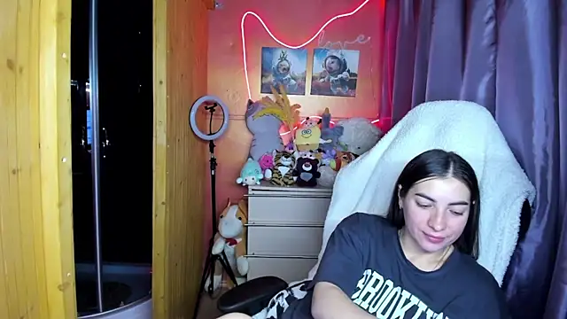 Fiery Brunette  online show from March 2026 05:16:01 PM