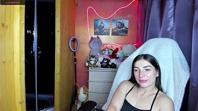 Fiery Brunette  online show from July 2026 04:15:02 AM