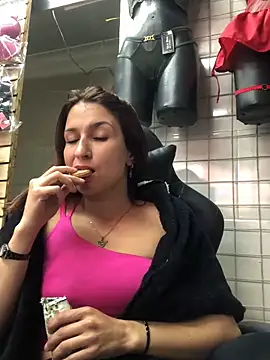 Paula382023 online show from February 2025 09:33:02 PM