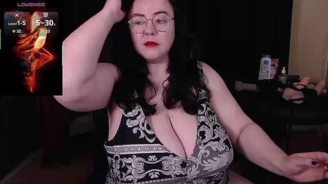 Snapshot of poshmistress chatting on June 2026 08:33:02 PM poshmistress online show from June 2026 08:33:02 PM
