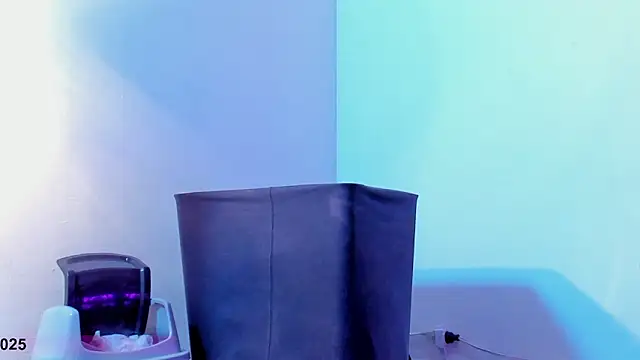 Snapshot of GrottyWading chatting on September 2025 04:12:02 AM GrottyWading online show from September 2025 04:12:02 AM