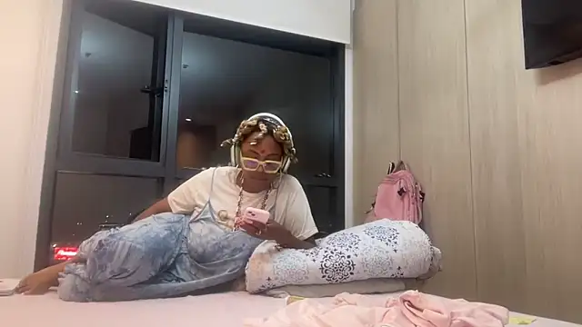 ChocolateCakeQueen online show from March 2025 01:26:02 AM