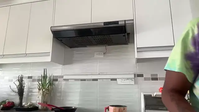 ChocolateCakeQueen online show from October 2025 04:02:02 PM