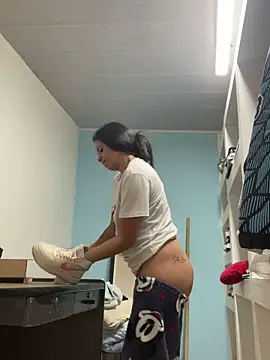 hannahb-e online show from February 2025 09:48:01 PM