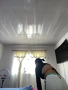 hannahb-e online show from October 2025 07:54:02 PM