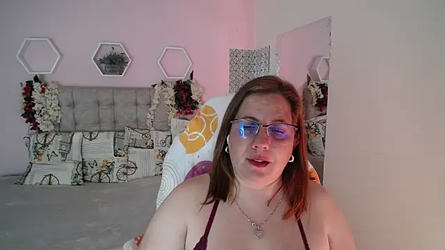 katie joness  online show from January 2025 04:04:01 PM