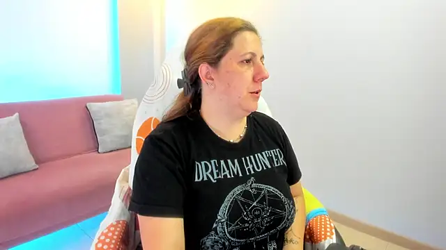 katie joness  online show from September 2025 01:05:02 PM