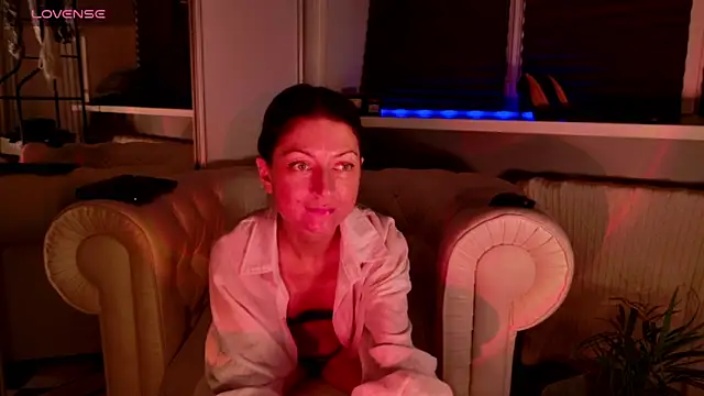 Snapshot of Your_Little_Milf chatting on March 2026 07:15:02 PM Your Little Milf online show from March 2026 07:15:02 PM