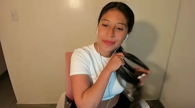 kiaraowen online show from February 2025 12:24:01 AM