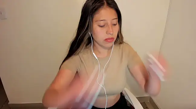 kiaraowen online show from February 2025 04:46:02 PM