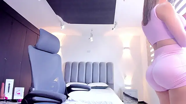 Snapshot of AnaRuiz chatting on February 2025 03:41:02 PM AnaRuiz online show from February 2025 03:41:02 PM