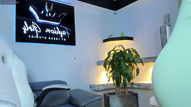 Snapshot of AnaRuiz chatting on February 2025 09:37:02 PM AnaRuiz online show from February 2025 09:37:02 PM